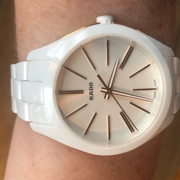 \Women’s Rado White Ceramic Watch. - Picture 2 of 6